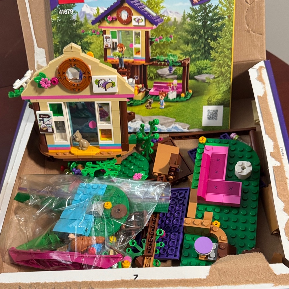 LEGO FRIENDS Assorted Buildings & Characters - Picture 2 of 16